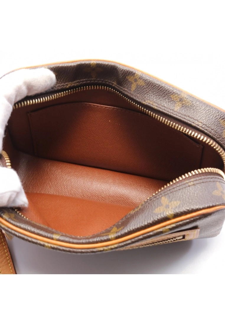 Pre-loved LOUIS VUITTON Pochette cite Classic Monogram Shoulder Bag PVC Genuine Leather Brown 5 Pre-loved LOUIS VUITTON Pochette cite Classic Monogram Shoulder Bag PVC Genuine Leather Brown - Image 3