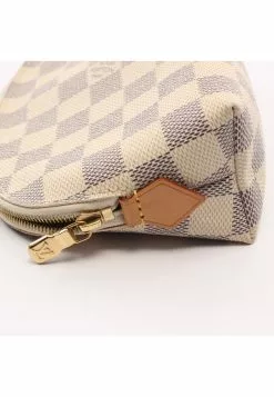 Pre-loved LOUIS VUITTON Pochette Cosmetic Pouch white checkered Small Pocket PVC Genuine Leather white 13 Pre-loved LOUIS VUITTON Pochette Cosmetic Pouch white checkered Small Pocket PVC Genuine Leather white -Louis Vuitton Shop louis vuitton 5207 4353936 5