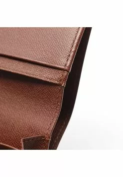 Pre-loved LOUIS VUITTON Porte-monnaie billet Terosr Classic Monogram Bi-fold Wallet PVC Genuine Leather Brown 16 Pre-loved LOUIS VUITTON Porte-monnaie billet Terosr Classic Monogram Bi-fold Wallet PVC Genuine Leather Brown -Louis Vuitton Shop louis vuitton 5238 1376936 7