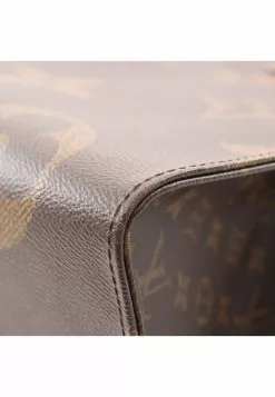 Pre-loved LOUIS VUITTON OnTheGo GM Classic Monogram Giant Classic Monogram Reverse Shoulder Bag PVC Genuine Leather Brown Light Brown 2 Way Style -Louis Vuitton Shop louis vuitton 5316 8907936 5