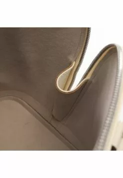 Pre-loved LOUIS VUITTON Alma PM Waved Pattern Ivore off white Genuine Leather Handbag Off White 16 Pre-loved LOUIS VUITTON Alma PM Waved Pattern Ivore off white Genuine Leather Handbag Off White -Louis Vuitton Shop louis vuitton 5329 2117936 7