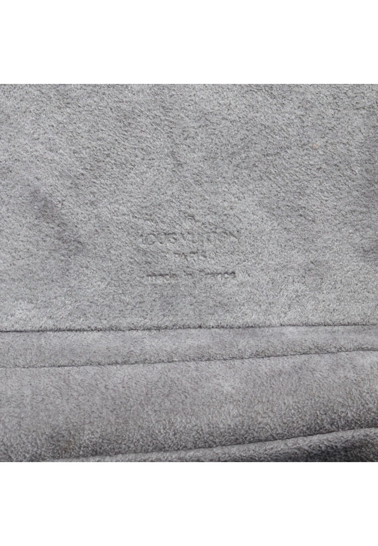 Pre-loved LOUIS VUITTON Cannes Waved Pattern Handbag Toiletry Bag Genuine Leather Black 6 Pre-loved LOUIS VUITTON Cannes Waved Pattern Handbag Toiletry Bag Genuine Leather Black - Image 4