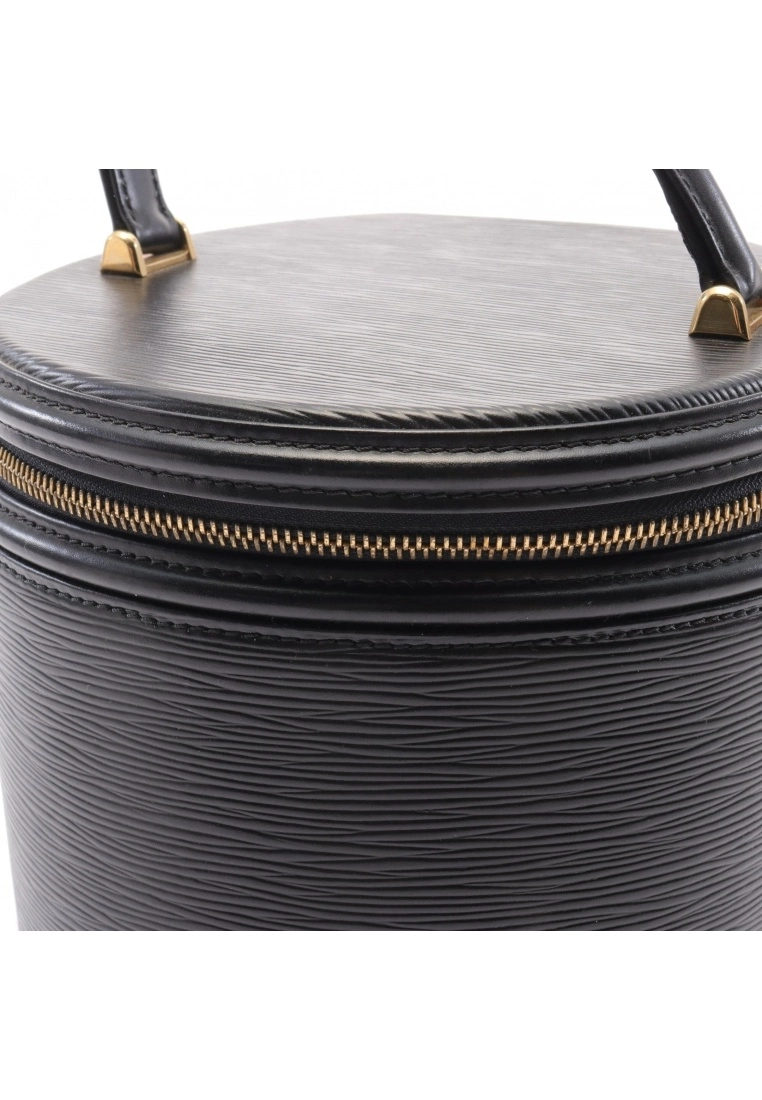 Pre-loved LOUIS VUITTON Cannes Waved Pattern Handbag Toiletry Bag Genuine Leather Black 10 Pre-loved LOUIS VUITTON Cannes Waved Pattern Handbag Toiletry Bag Genuine Leather Black - Image 8
