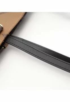 Pre-loved LOUIS VUITTON OnTheGo GM Classic Monogram Giant Classic Monogram Reverse Shoulder Bag PVC Genuine Leather Brown Light Brown -Louis Vuitton Shop louis vuitton 6292 9219436 6