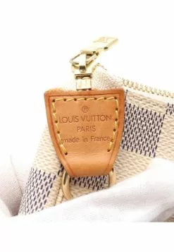 Pre-loved LOUIS VUITTON Mini Pochette Accessoires white Checkered Chain Handbag PVC white -Louis Vuitton Shop louis vuitton 6345 6719436 4