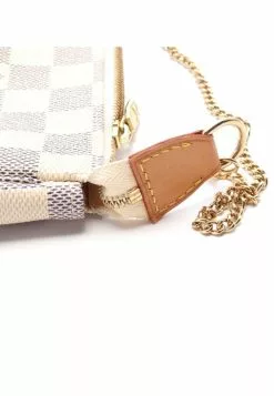Pre-loved LOUIS VUITTON Mini Pochette Accessoires white Checkered Chain Handbag PVC white -Louis Vuitton Shop louis vuitton 6345 6719436 5