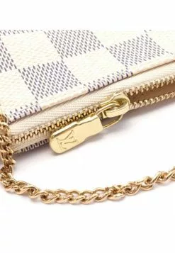 Pre-loved LOUIS VUITTON Mini Pochette Accessoires white Checkered Chain Handbag PVC white -Louis Vuitton Shop louis vuitton 6345 6719436 6