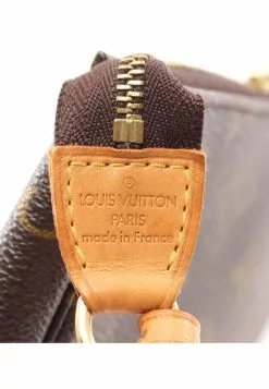 Pre-loved LOUIS VUITTON Pochette Accessoires Classic Monogram Handbag PVC Genuine Leather Brown 11 Pre-loved LOUIS VUITTON Pochette Accessoires Classic Monogram Handbag PVC Genuine Leather Brown -Louis Vuitton Shop louis vuitton 6951 3881636 4