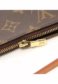 Pre-loved LOUIS VUITTON Pochette Accessoires Classic Monogram Handbag PVC Genuine Leather Brown 12 Pre-loved LOUIS VUITTON Pochette Accessoires Classic Monogram Handbag PVC Genuine Leather Brown -Louis Vuitton Shop louis vuitton 6951 3881636 5