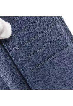 Pre-loved LOUIS VUITTON Porta cartecredit Waved Pattern toledo blue Bi-fold Continental Genuine Leather Wallet Blue 15 Pre-loved LOUIS VUITTON Porta cartecredit Waved Pattern toledo blue Bi-fold Continental Genuine Leather Wallet Blue -Louis Vuitton Shop louis vuitton 7072 1983146 6