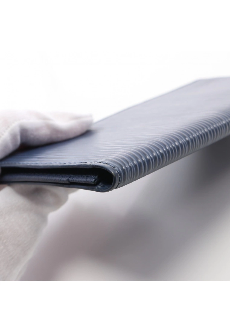 Pre-loved LOUIS VUITTON Porta cartecredit Waved Pattern toledo blue Bi-fold Continental Genuine Leather Wallet Blue 10 Pre-loved LOUIS VUITTON Porta cartecredit Waved Pattern toledo blue Bi-fold Continental Genuine Leather Wallet Blue - Image 8