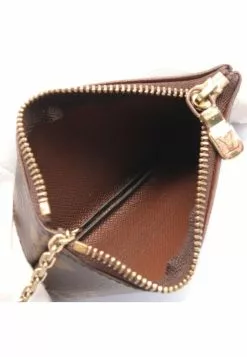 Pre-loved Pochette Cle Classic Monogram Coin Pouch PVC Brown LOUIS VUITTON 10 Pre-loved Pochette Cle Classic Monogram Coin Pouch PVC Brown LOUIS VUITTON -Louis Vuitton Shop louis vuitton 7243 9369146 3
