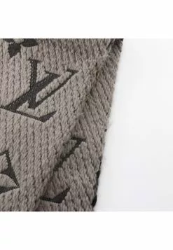 Pre-loved Echarp Logomania light grey scarf Full pattern wool Silk grey beige LOUIS VUITTON -Louis Vuitton Shop louis vuitton 7280 9010246 4