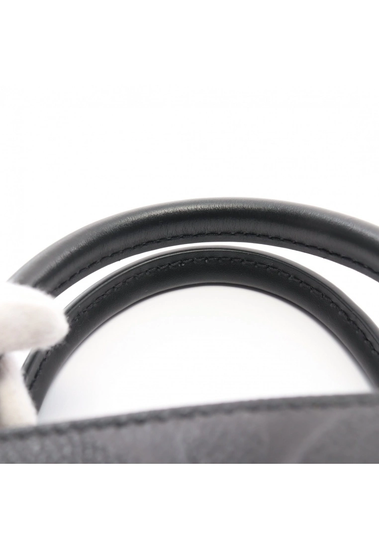 Pre-loved OnTheGo PM Classic Monogram empreinte embossed Black Genuine Leather Handbag Black 2 Way Style LOUIS VUITTON 5 Pre-loved OnTheGo PM Classic Monogram empreinte embossed Black Genuine Leather Handbag Black 2 Way Style LOUIS VUITTON - Image 3