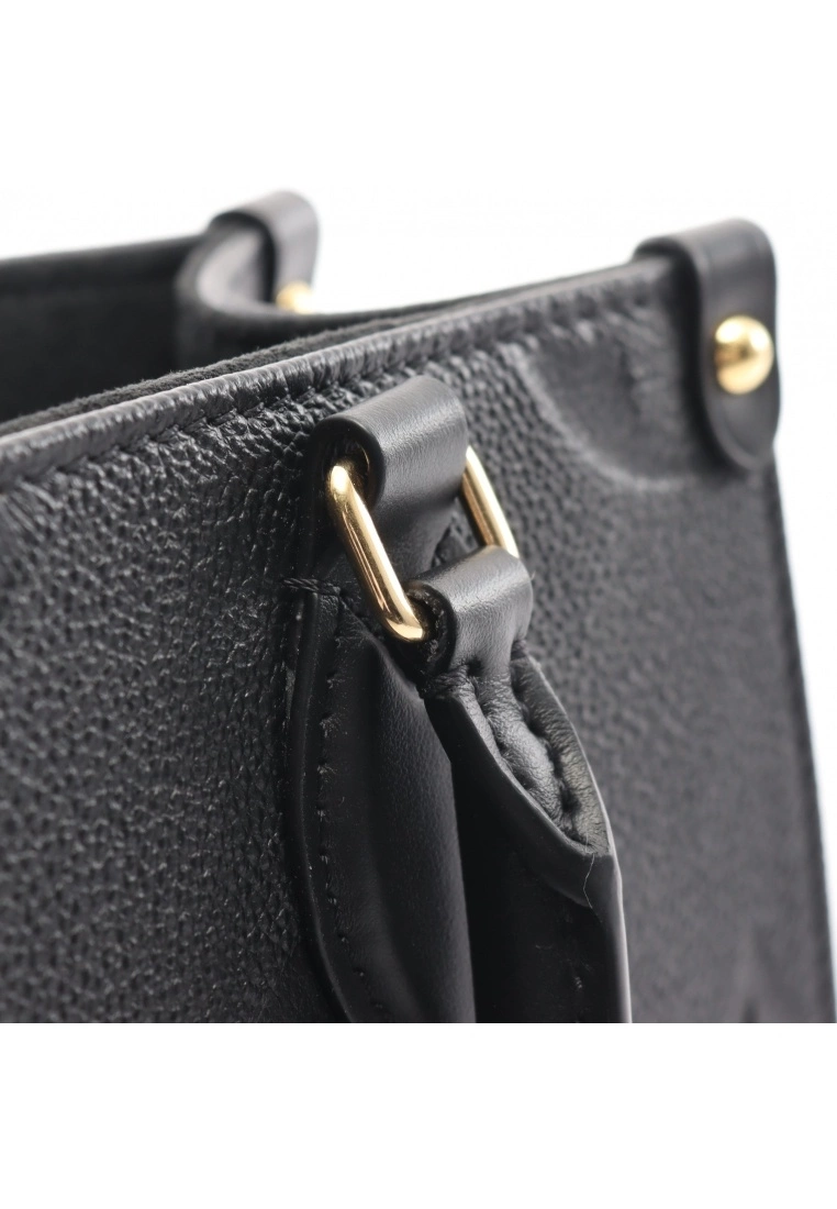 Pre-loved OnTheGo PM Classic Monogram empreinte embossed Black Genuine Leather Handbag Black 2 Way Style LOUIS VUITTON 9 Pre-loved OnTheGo PM Classic Monogram empreinte embossed Black Genuine Leather Handbag Black 2 Way Style LOUIS VUITTON - Image 7
