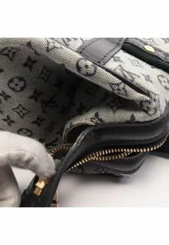Pre-loved Josephine PM Classic Monogram Mini Blue Canvas Handbag Genuine Leather light grey Navy LOUIS VUITTON 12 Pre-loved Josephine PM Classic Monogram Mini Blue Canvas Handbag Genuine Leather light grey Navy LOUIS VUITTON -Louis Vuitton Shop louis vuitton 7338 2362146 3