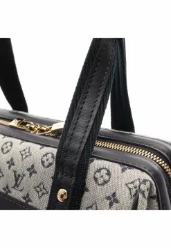 Pre-loved Josephine PM Classic Monogram Mini Blue Canvas Handbag Genuine Leather light grey Navy LOUIS VUITTON 14 Pre-loved Josephine PM Classic Monogram Mini Blue Canvas Handbag Genuine Leather light grey Navy LOUIS VUITTON -Louis Vuitton Shop louis vuitton 7338 2362146 5