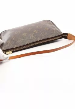 Pre-loved Pochette Accessoires Classic Monogram Handbag PVC Genuine Leather Brown LOUIS VUITTON 12 Pre-loved Pochette Accessoires Classic Monogram Handbag PVC Genuine Leather Brown LOUIS VUITTON -Louis Vuitton Shop louis vuitton 7345 8562146 3
