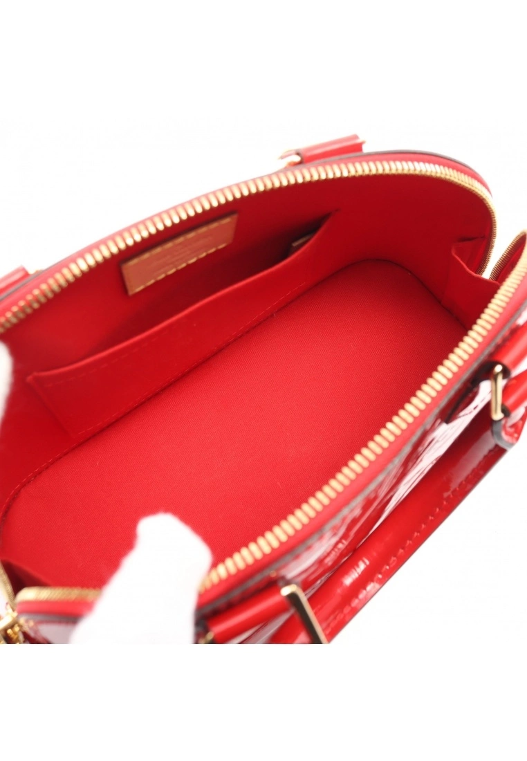 Pre-loved AlmaBB Classic Monogram Patent leather Cherry Red Genuine Leather Handbag Red 2 Way Style LOUIS VUITTON 5 Pre-loved AlmaBB Classic Monogram Patent leather Cherry Red Genuine Leather Handbag Red 2 Way Style LOUIS VUITTON - Image 3