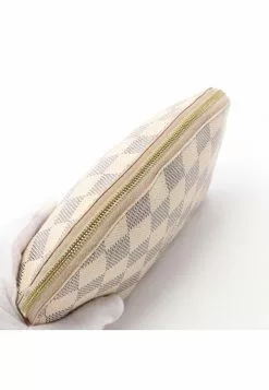 Pre-loved Pochette Cosmetic Pouch white checkered Small Pocket PVC Genuine Leather white LOUIS VUITTON -Louis Vuitton Shop louis vuitton 7400 2562146 5
