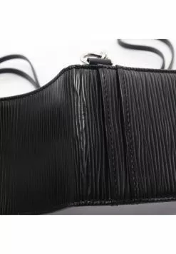 Pre-loved Porta carteID Bandouliere Waved Pattern bus-pass holder Genuine Leather Black LOUIS VUITTON 11 Pre-loved Porta carteID Bandouliere Waved Pattern bus-pass holder Genuine Leather Black LOUIS VUITTON -Louis Vuitton Shop louis vuitton 7411 7859146 4