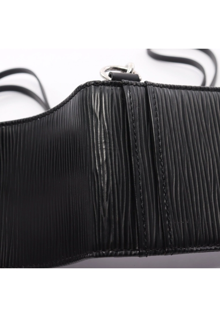 Pre-loved Porta carteID Bandouliere Waved Pattern bus-pass holder Genuine Leather Black LOUIS VUITTON 6 Pre-loved Porta carteID Bandouliere Waved Pattern bus-pass holder Genuine Leather Black LOUIS VUITTON - Image 4