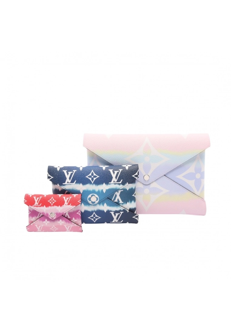 Pre-loved LOUIS VUITTON Escale Pochette Kirigami Classic Monogram clutch PVC Light Pink multi 3 Pre-loved LOUIS VUITTON Escale Pochette Kirigami Classic Monogram clutch PVC Light Pink multi