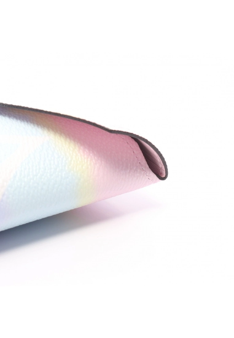 Pre-loved LOUIS VUITTON Escale Pochette Kirigami Classic Monogram clutch PVC Light Pink multi 6 Pre-loved LOUIS VUITTON Escale Pochette Kirigami Classic Monogram clutch PVC Light Pink multi - Image 4