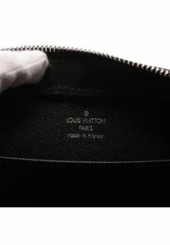 Pre-loved LOUIS VUITTON Baikal Fine grain dark grey clutch Genuine Leather clutch Black -Louis Vuitton Shop louis vuitton 7435 8453146 5