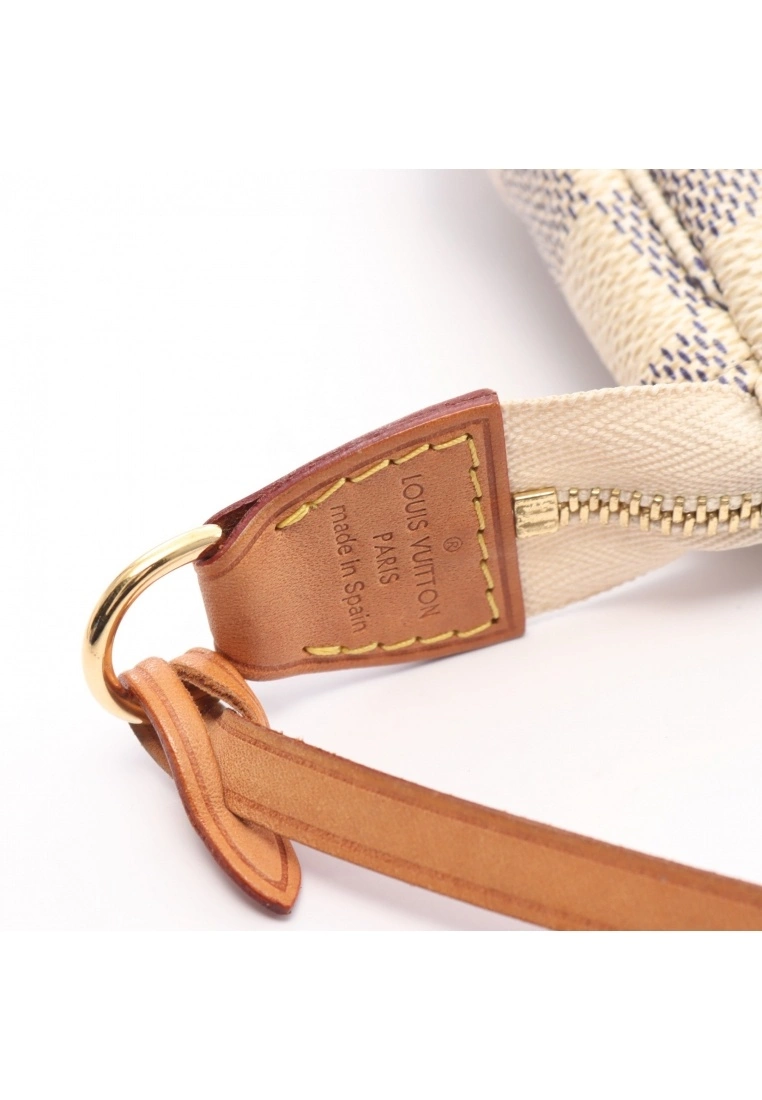 Pre-loved LOUIS VUITTON Pochette Accessoires white checkered Handbag PVC Genuine Leather white 4 Pre-loved LOUIS VUITTON Pochette Accessoires white checkered Handbag PVC Genuine Leather white - Image 2