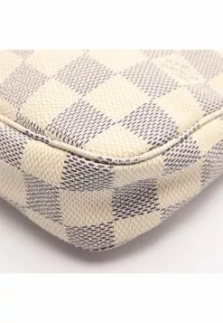 Pre-loved LOUIS VUITTON Pochette Accessoires white checkered Handbag PVC Genuine Leather white 12 Pre-loved LOUIS VUITTON Pochette Accessoires white checkered Handbag PVC Genuine Leather white -Louis Vuitton Shop louis vuitton 7448 5853146 3