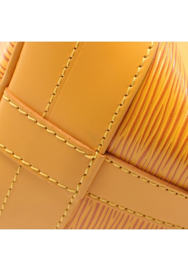 Pre-loved LOUIS VUITTON Noe Waved Pattern Yellow Genuine Leather Shoulder Bag hyellow 6 Pre-loved LOUIS VUITTON Noe Waved Pattern Yellow Genuine Leather Shoulder Bag hyellow - Image 4