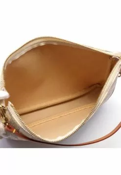 Pre-loved LOUIS VUITTON Pochette Accessoires white checkered Handbag PVC Genuine Leather white -Louis Vuitton Shop louis vuitton 7481 4163146 2