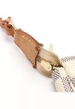 Pre-loved LOUIS VUITTON Pochette Accessoires white checkered Handbag PVC Genuine Leather white -Louis Vuitton Shop louis vuitton 7482 4163146 5