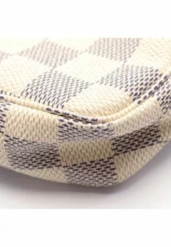 Pre-loved LOUIS VUITTON Pochette Accessoires white checkered Handbag PVC Genuine Leather white -Louis Vuitton Shop louis vuitton 7482 4163146 6