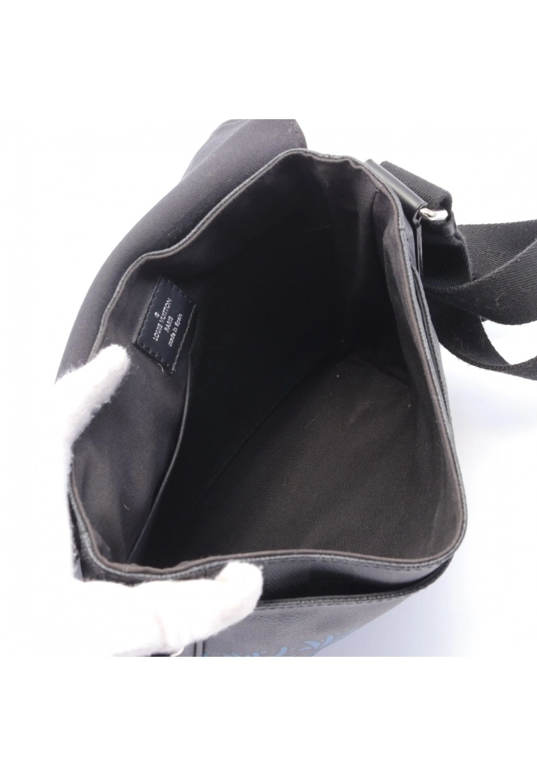 Pre-loved District PM Ink and black checkerboard grid Christopher Nemeth Shoulder Bag PVC Genuine Leather Black Blue LOUIS VUITTON 5 Pre-loved District PM Ink and black checkerboard grid Christopher Nemeth Shoulder Bag PVC Genuine Leather Black Blue LOUIS VUITTON - Image 3