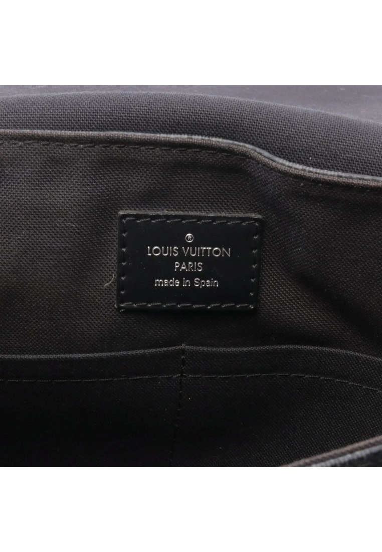 Pre-loved District PM Ink and black checkerboard grid Christopher Nemeth Shoulder Bag PVC Genuine Leather Black Blue LOUIS VUITTON 6 Pre-loved District PM Ink and black checkerboard grid Christopher Nemeth Shoulder Bag PVC Genuine Leather Black Blue LOUIS VUITTON - Image 4