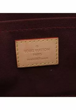 Pre-loved LOUIS VUITTON Favorite MM Classic Monogram Chain Handbag PVC Genuine Leather Brown 2 Way Style 13 Pre-loved LOUIS VUITTON Favorite MM Classic Monogram Chain Handbag PVC Genuine Leather Brown 2 Way Style -Louis Vuitton Shop louis vuitton 8466 6157536 4