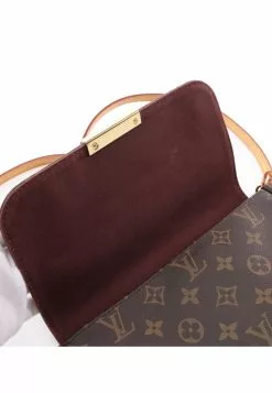 Pre-loved LOUIS VUITTON Favorite MM Classic Monogram Chain Handbag PVC Genuine Leather Brown 2 Way Style 15 Pre-loved LOUIS VUITTON Favorite MM Classic Monogram Chain Handbag PVC Genuine Leather Brown 2 Way Style -Louis Vuitton Shop louis vuitton 8466 6157536 6