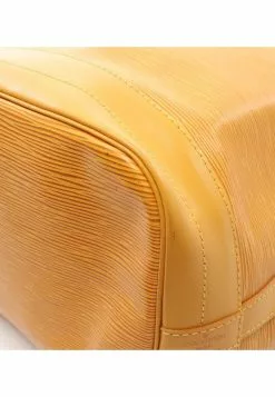 Pre-loved LOUIS VUITTON Noe Waved Pattern Yellow Genuine Leather Shoulder Bag hyellow 16 Pre-loved LOUIS VUITTON Noe Waved Pattern Yellow Genuine Leather Shoulder Bag hyellow -Louis Vuitton Shop louis vuitton 8491 1557536 7