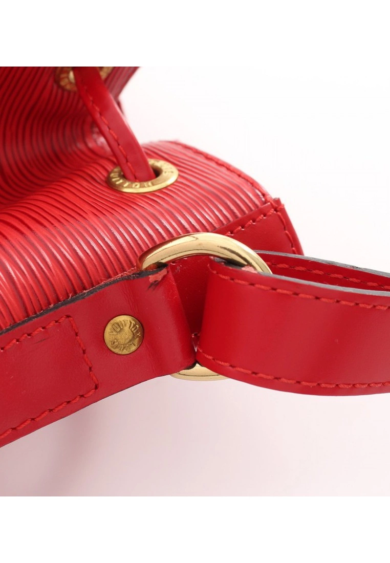 Pre-loved LOUIS VUITTON Noe Waved Pattern Spanish Red Genuine Leather Shoulder Bag Red 8 Pre-loved LOUIS VUITTON Noe Waved Pattern Spanish Red Genuine Leather Shoulder Bag Red - Image 6