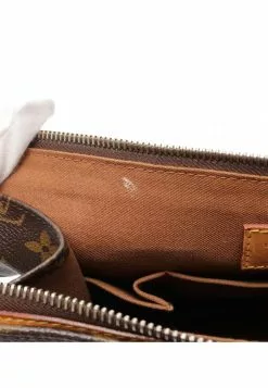 Pre-loved LOUIS VUITTON Popincourt Haut Classic Monogram Shoulder Bag Tote Bag PVC Genuine Leather Brown 14 Pre-loved LOUIS VUITTON Popincourt Haut Classic Monogram Shoulder Bag Tote Bag PVC Genuine Leather Brown -Louis Vuitton Shop louis vuitton 8518 9267536 5