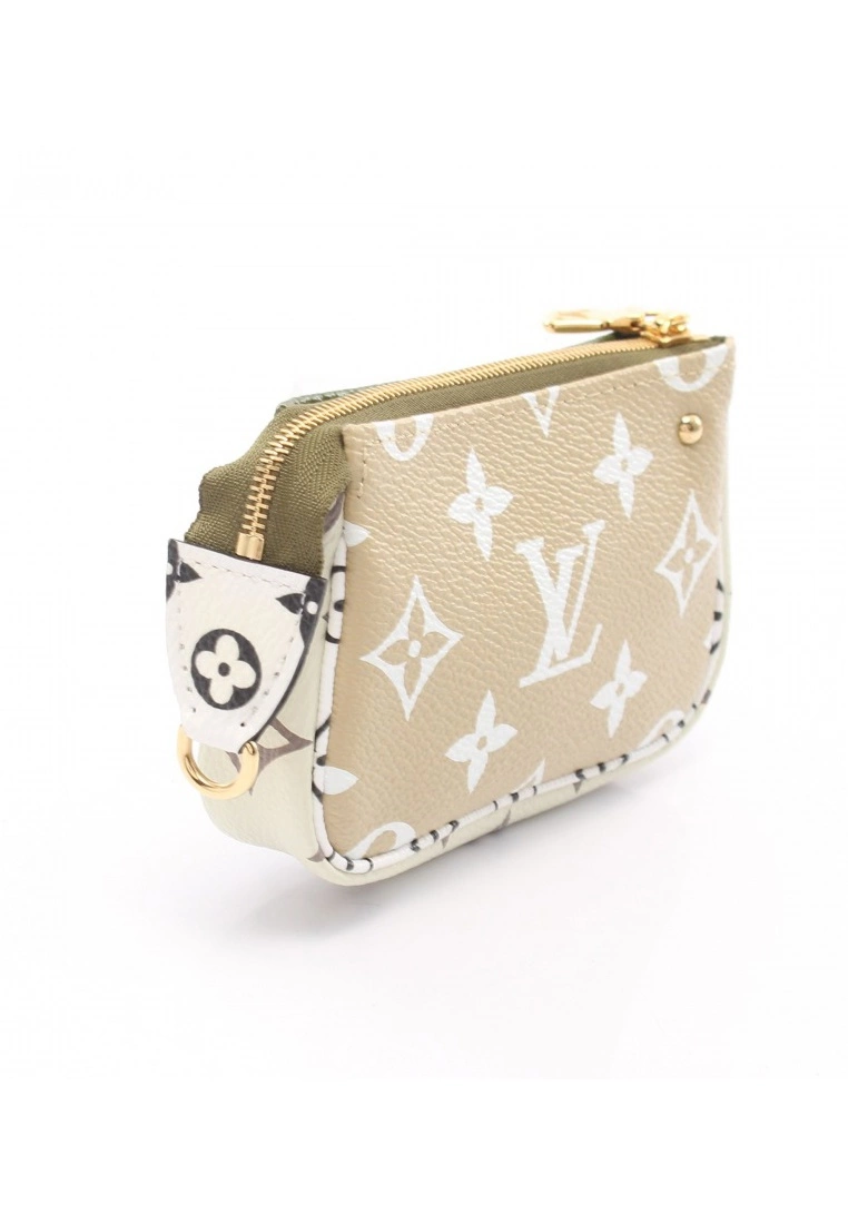 Pre-loved LOUIS VUITTON Mini Pochette Accessoires Classic Monogram Giant Coin Pouch PVC Khaki Green Beige multi With Key Ring 4 Pre-loved LOUIS VUITTON Mini Pochette Accessoires Classic Monogram Giant Coin Pouch PVC Khaki Green Beige multi With Key Ring - Image 2