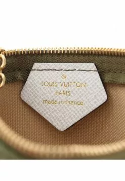 Pre-loved LOUIS VUITTON Mini Pochette Accessoires Classic Monogram Giant Coin Pouch PVC Khaki Green Beige multi With Key Ring 10 Pre-loved LOUIS VUITTON Mini Pochette Accessoires Classic Monogram Giant Coin Pouch PVC Khaki Green Beige multi With Key Ring -Louis Vuitton Shop louis vuitton 8699 2071636 4