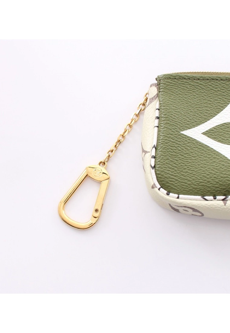 Pre-loved LOUIS VUITTON Mini Pochette Accessoires Classic Monogram Giant Coin Pouch PVC Khaki Green Beige multi With Key Ring 7 Pre-loved LOUIS VUITTON Mini Pochette Accessoires Classic Monogram Giant Coin Pouch PVC Khaki Green Beige multi With Key Ring - Image 5