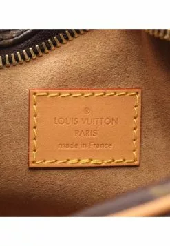 Pre-loved LOUIS VUITTON LOOP Classic Monogram Shoulder Bag PVC Genuine Leather Brown 2 Way Style 9 Pre-loved LOUIS VUITTON LOOP Classic Monogram Shoulder Bag PVC Genuine Leather Brown 2 Way Style -Louis Vuitton Shop louis vuitton 8709 8861636 4