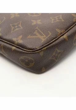 Pre-loved LOUIS VUITTON Pochette Accessoires Classic Monogram Handbag PVC Genuine Leather Brown -Louis Vuitton Shop louis vuitton 8742 5671636 5