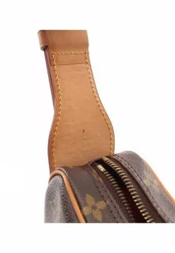 Pre-loved LOUIS VUITTON Croissant MM Classic Monogram Shoulder Bag PVC Genuine Leather Brown -Louis Vuitton Shop louis vuitton 8772 0271636 5