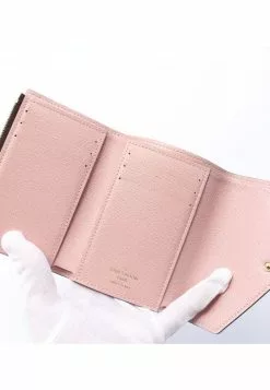 Pre-loved LOUIS VUITTON Portefeuille Victorine Classic Monogram ballet pink tri-fold Wallet PVC Brown Light Pink -Louis Vuitton Shop louis vuitton 8778 8391636 3