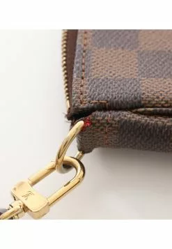 Pre-loved LOUIS VUITTON Pochette Accessoires Black chessboard Handbag PVC Genuine Leather Brown 14 Pre-loved LOUIS VUITTON Pochette Accessoires Black chessboard Handbag PVC Genuine Leather Brown -Louis Vuitton Shop louis vuitton 8808 6781636 5